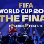 Miles de argentinos copan Times Square antes de la final del Mundial