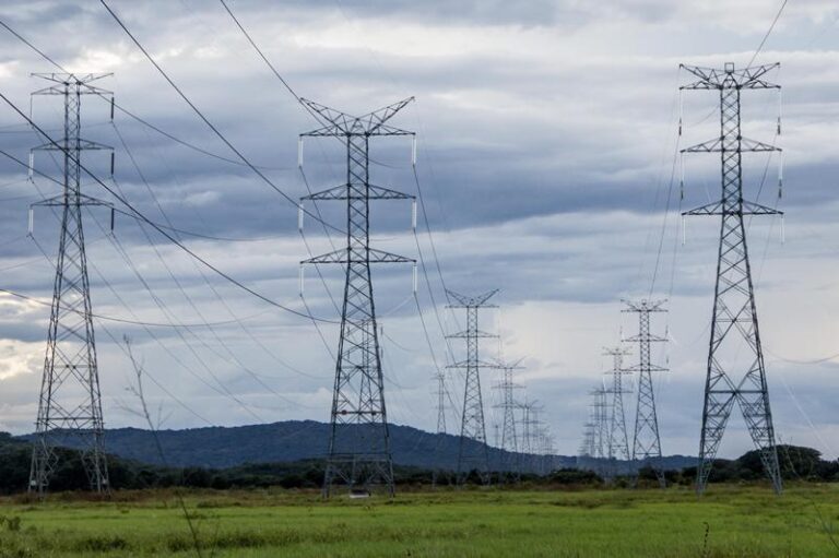 Ecuador busca reactivar interconexión con Colombia