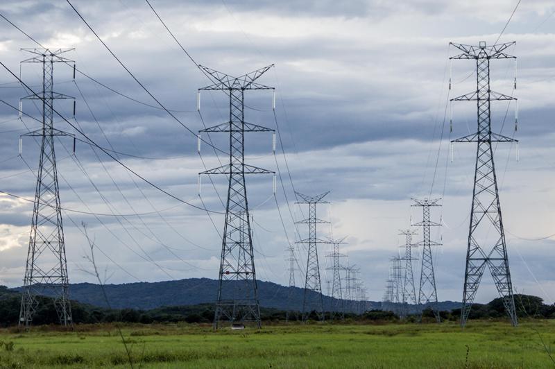 Ecuador busca reactivar interconexión con Colombia