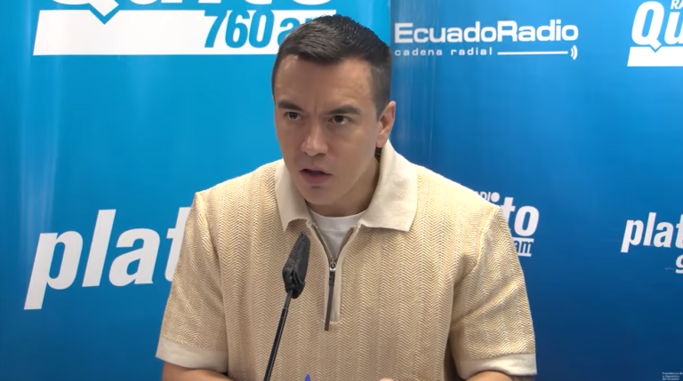 Noboa anticipa “leve reducción” de precio de combustibles en agosto