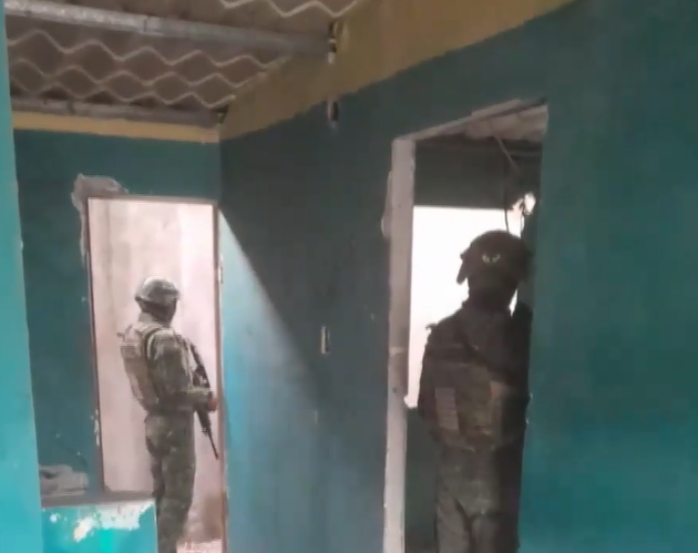Guayaquil: militares rescatan a hombre que iba a ser descuartizado