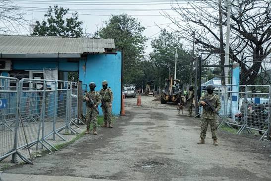 Detienen a militar intentando ingresar celulares a Penitenciaría del Litoral