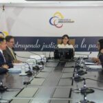 Quito: tres heridos tras choque de camioneta contra un árbol