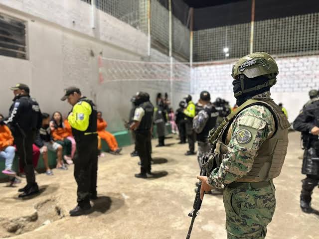 Policías y militares retirados podrán sumarse a seguridad penitenciaria