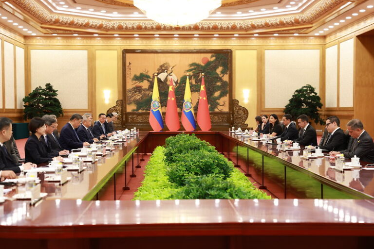 Ecuador y China abren cooperación en energía fotovoltaica