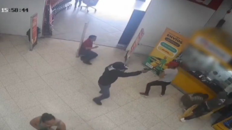 Hombres armados asaltan local de Western Union en Daule