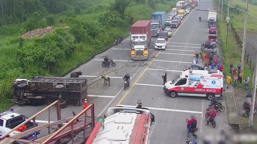Siniestro de tránsito en vía a Quinindé deja cuatro muertos