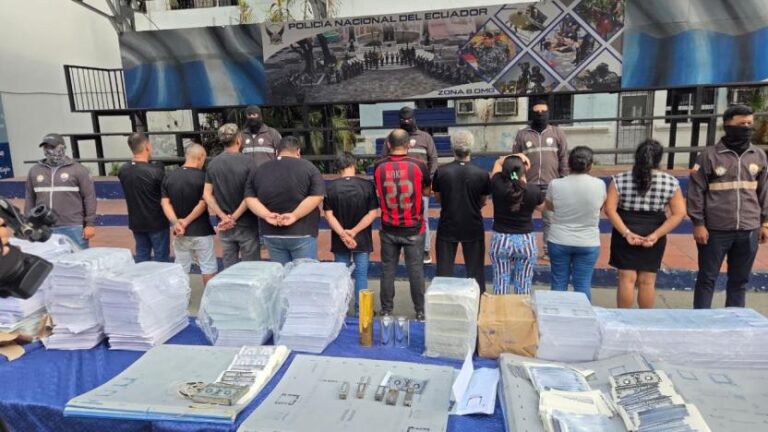 Desarticulan red que falsificaba documentos de matriculación vehicular en Guayaquil