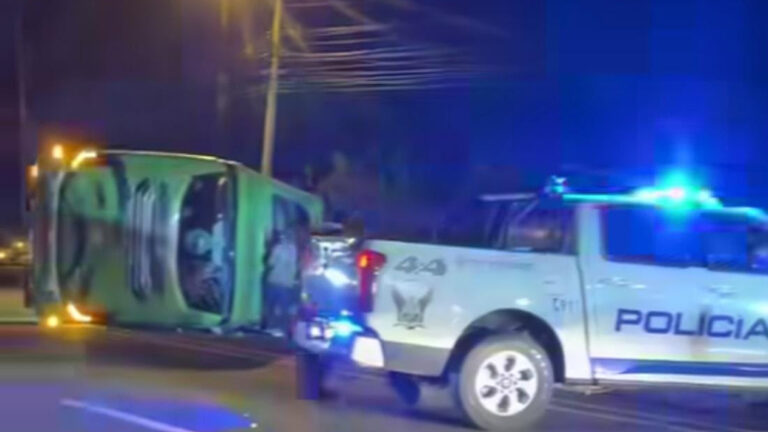 Choque entre bus y dos vehículos deja 17 heridos en Tambillo