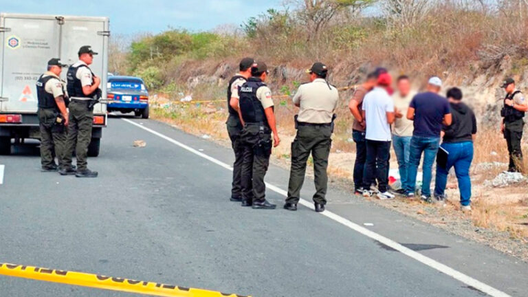 Hallan a dos jóvenes muertos en vía Perimetral de Santa Elena