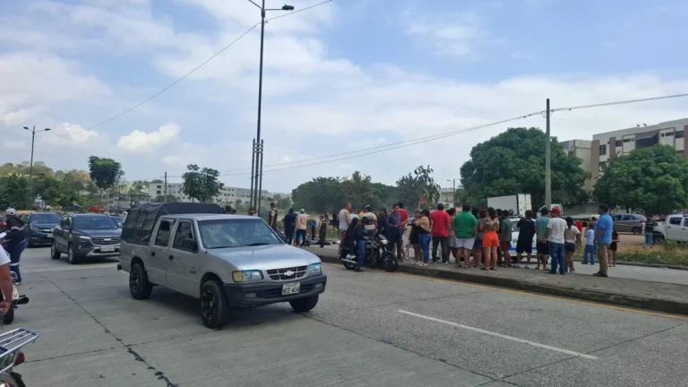Balacera afuera de cementerio en Guayaquil deja tres muertos y un herido