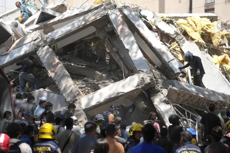 Colombia: suben a más de 270 los muertos tras terremoto