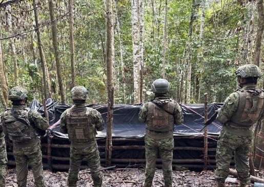 Sucumbíos: militares hallan 6.600 galones de combustible en piscinas clandestinas