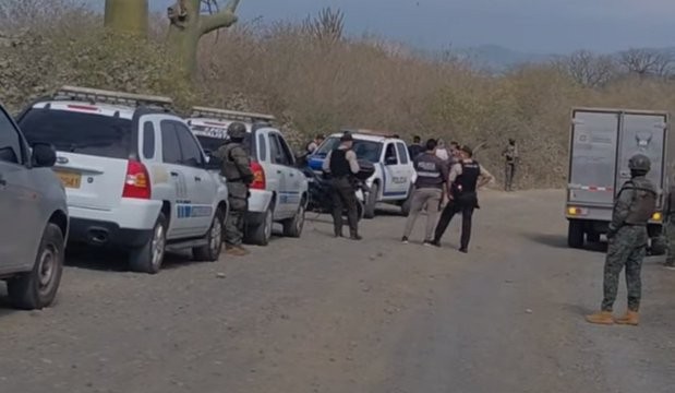 Hallan tres cuerpos abandonados en vía de Montecristi