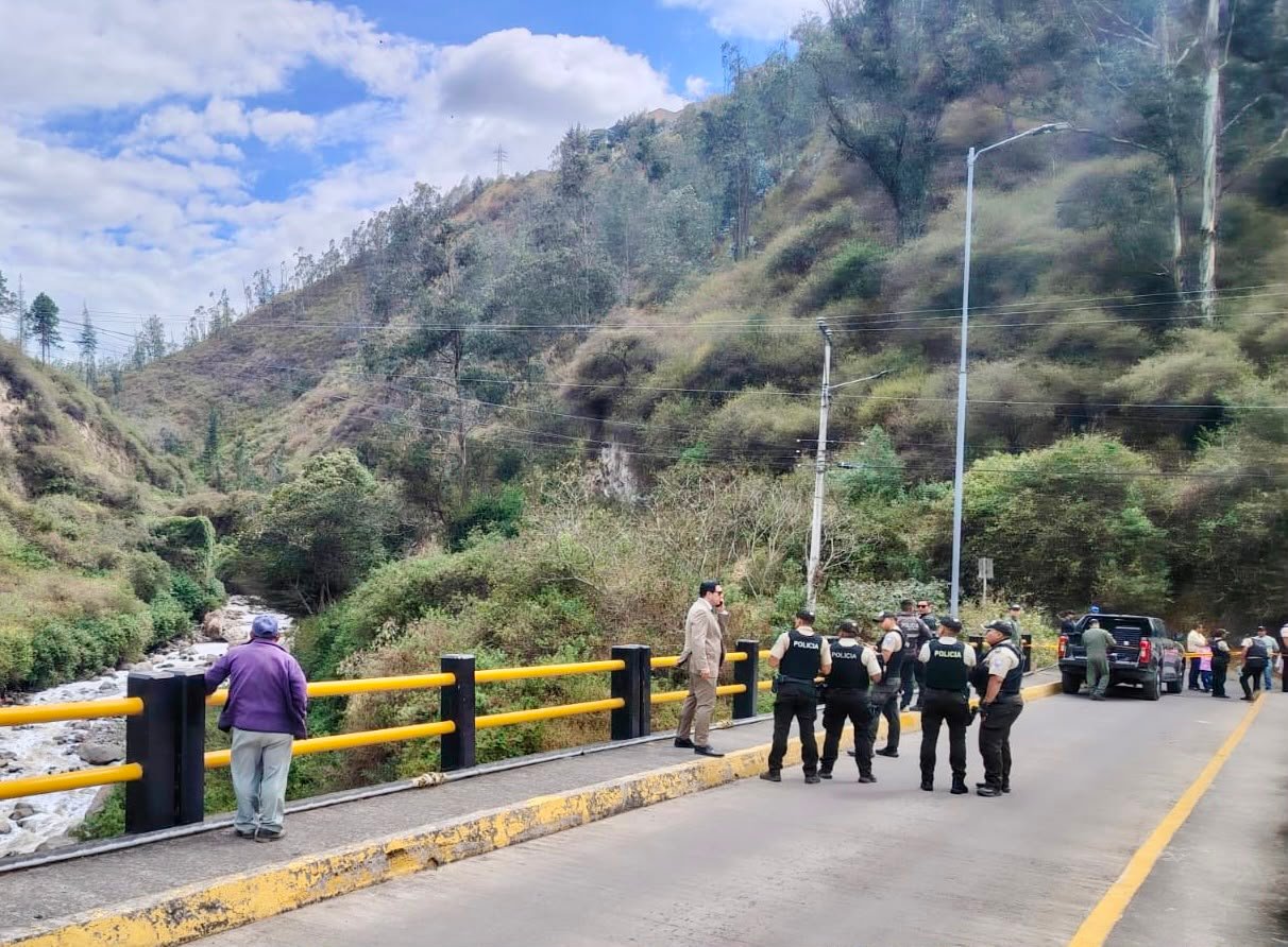 Hallan cuerpo de una mujer en río Machángara durante búsqueda de Lizeth Bunshi