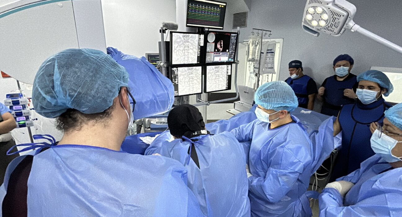 Hospital Eugenio Espejo implanta primer marcapasos sin cables