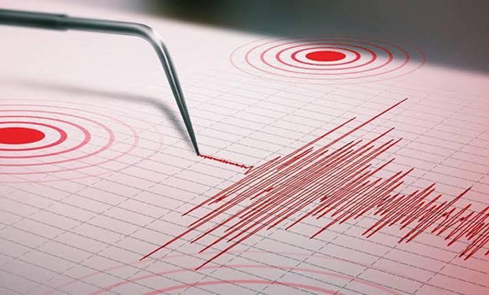 Fuerte sismo con epicentro en Colombia sacude Ecuador