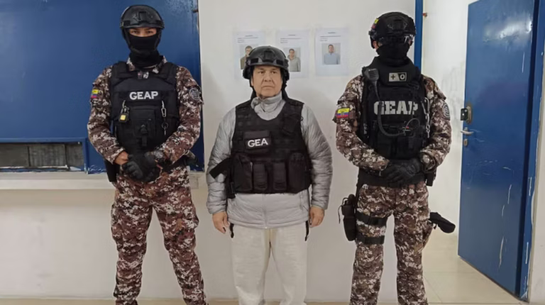 EE.UU. prohíbe entrada a siete exfuncionarios ecuatorianos por corrupción