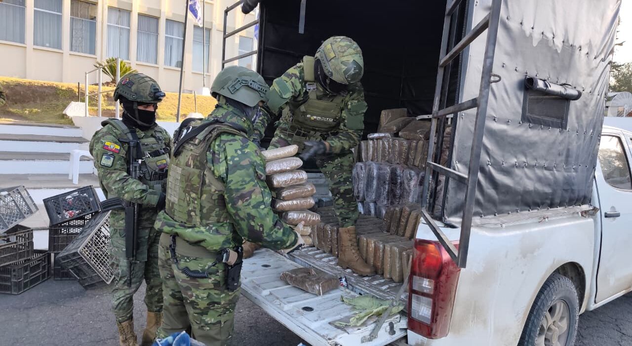 Decomisan en Pichincha media tonelada de marihuana