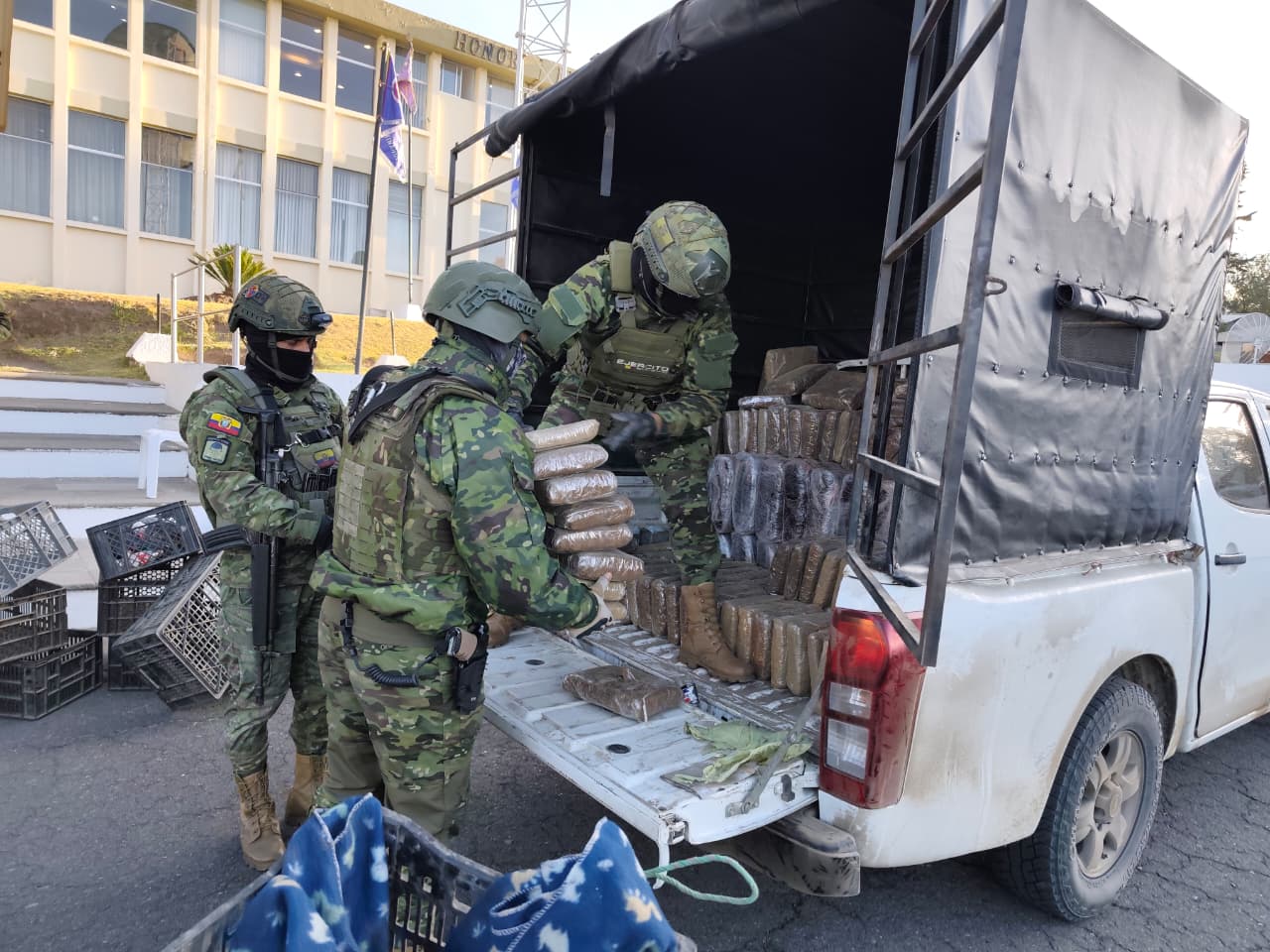 Decomisan en Pichincha media tonelada de marihuana