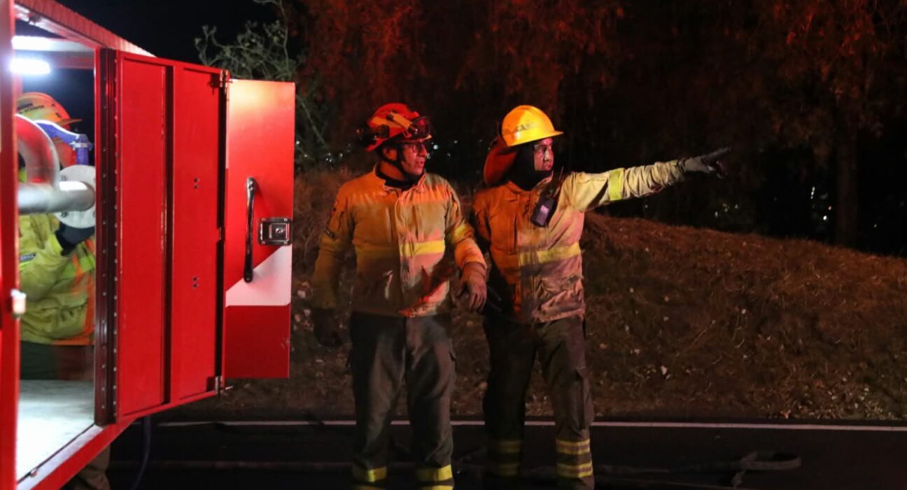 Controlan incendio en La Vicentina: Bomberos mantiene labores de enfriamiento