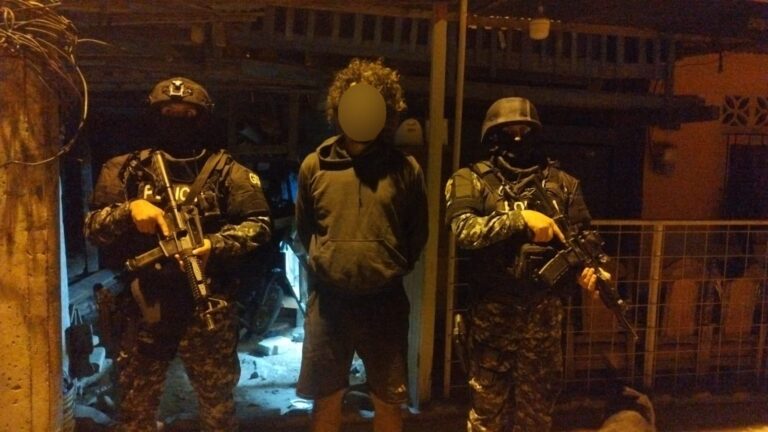 Primera noche de toque de queda deja al menos 45 detenidos