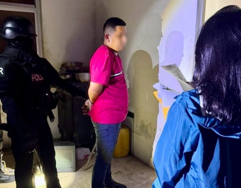 Policías, entre 12 detenidos por manipular evidencias y sustraer vehículos de patios de retención