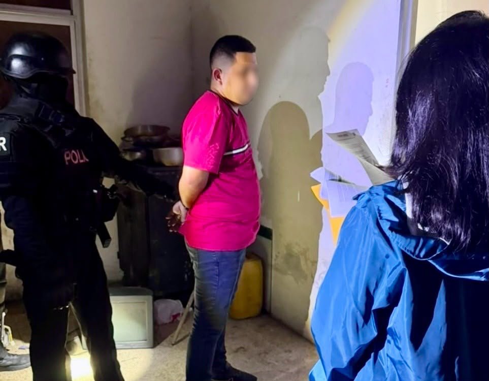 Policías, entre 12 detenidos por manipular evidencias y sustraer vehículos de patios de retención