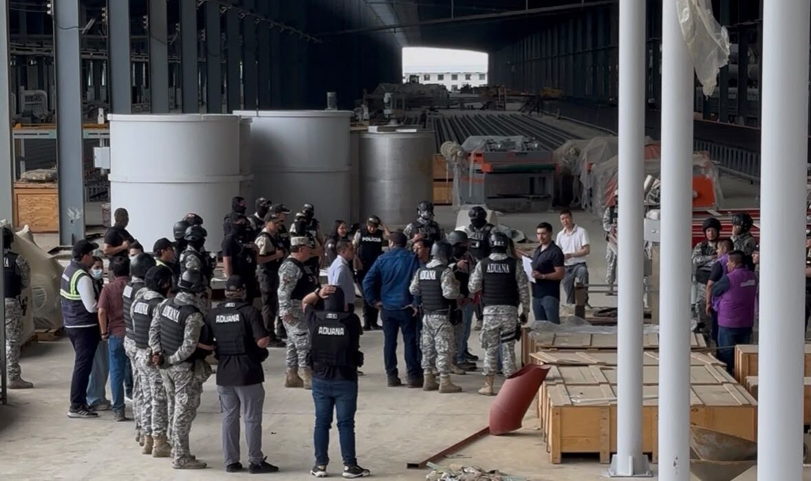 Aduana frena montaje de fábrica de cerámica por irregularidades en importaciones