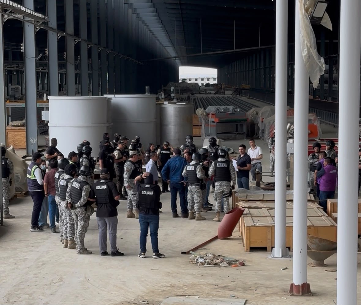 Aduana frena montaje de fábrica de cerámica por irregularidades en importaciones