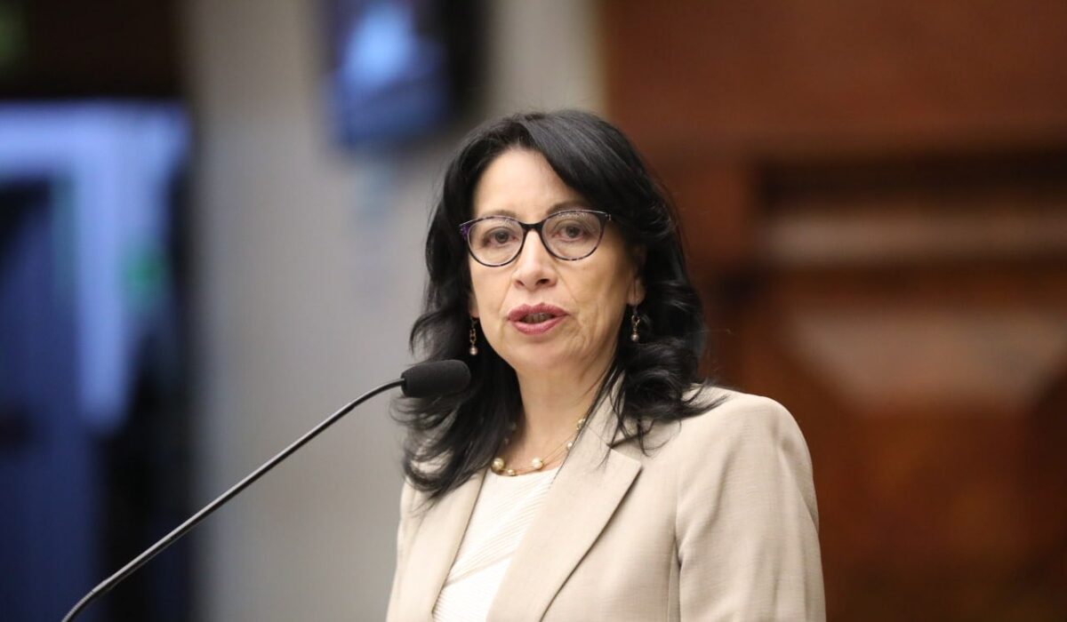 Justicia prohíbe a Solanda Goyes salir del país por presunto tráfico de influencias