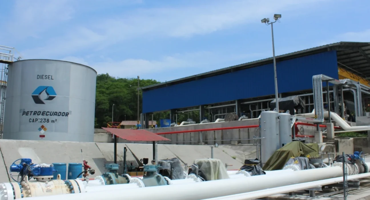 Petroecuador analiza refinar crudo en Perú