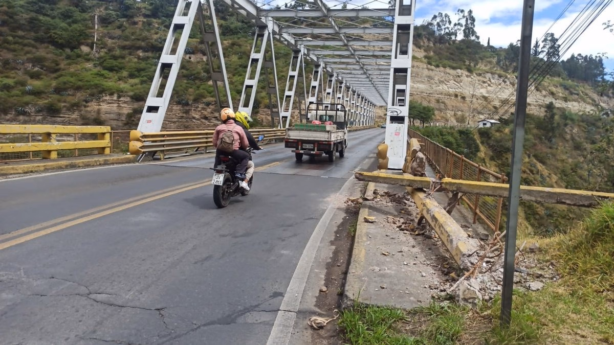Rescatan un cuerpo bajo el puente del río Chiche en Quito