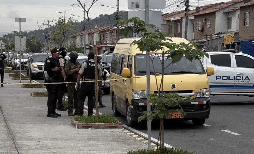 Mujer es asesinada dentro de expreso en Guayaquil