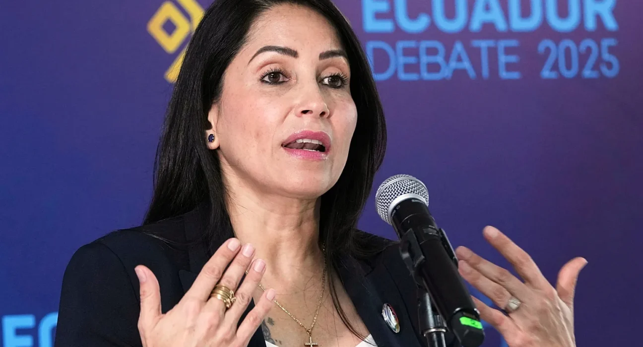 Luisa González denuncia persecución política y dice que enfrenta 19 procesos judiciales
