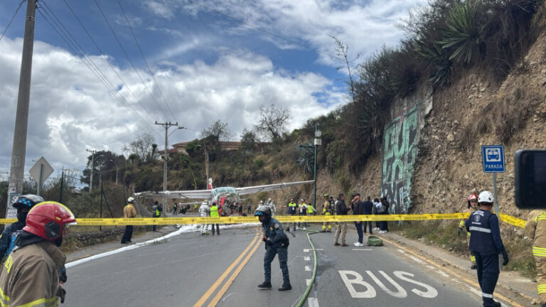 Avioneta cae en inmediaciones de aeropuerto de Cuenca