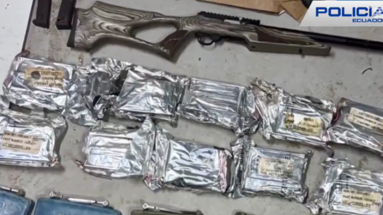 Policía descubre búnker con minas antipersonales y explosivos en Guayaquil