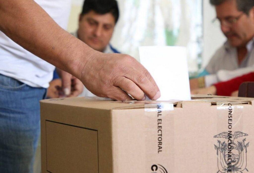 Especialistas electorales exigen al CNE no aplazar elecciones y controlar campaña anticipada