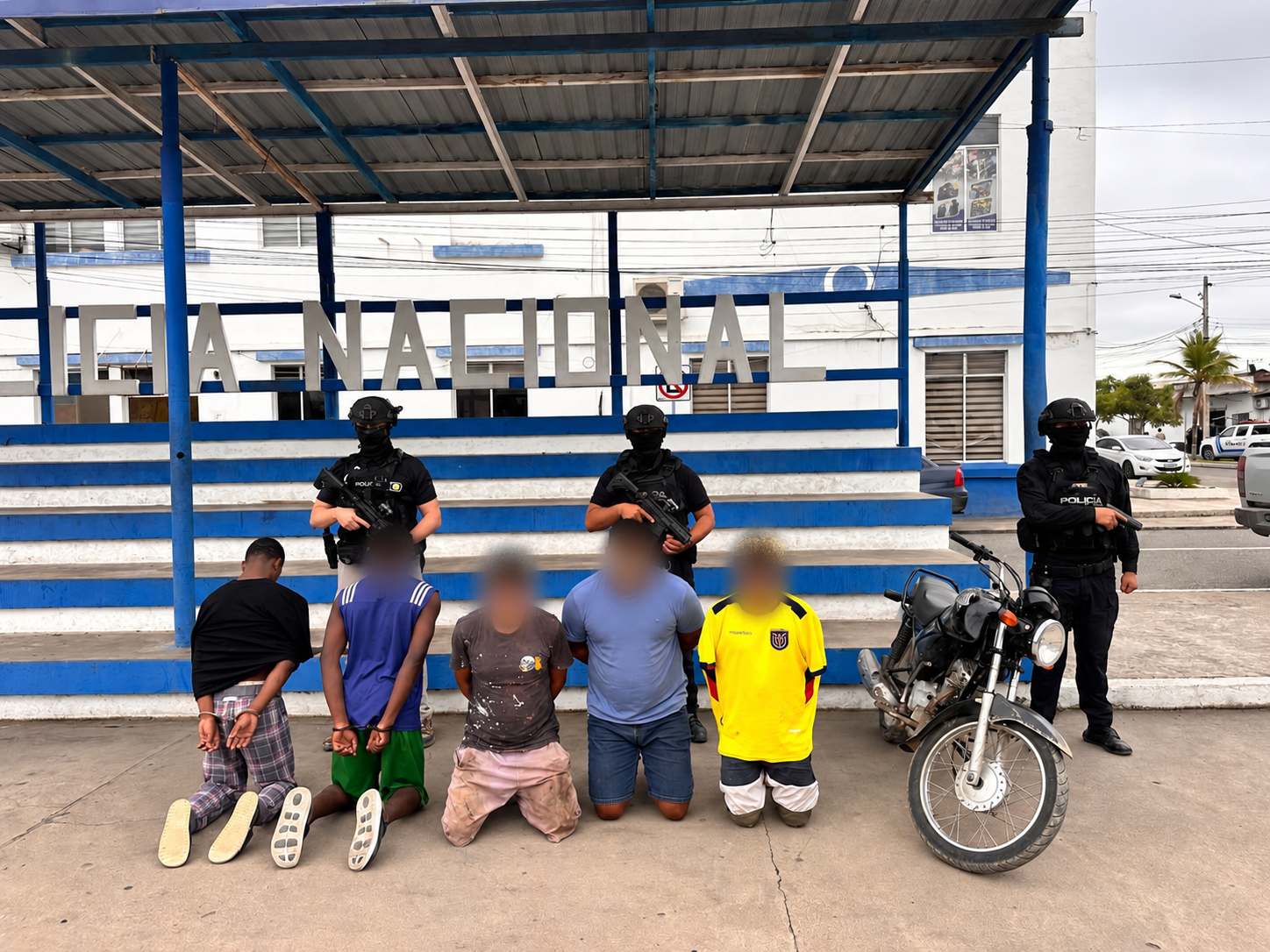 Cinco presuntos extorsionadores de Los Lobos son detenidos en Machala