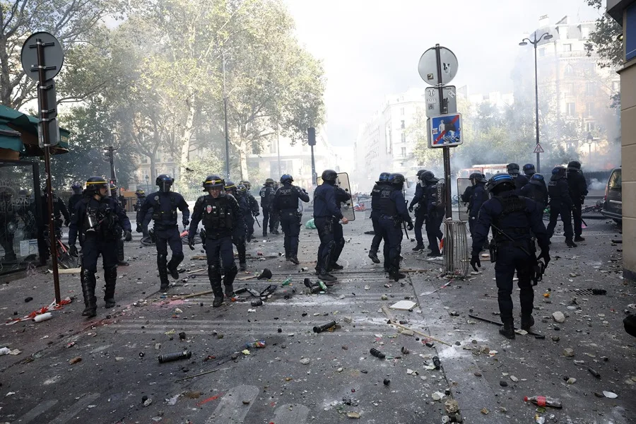 Francia desplegará 70.000 policías ante nuevas protestas y amenazas de saqueos
