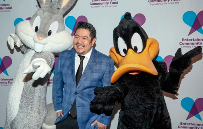 Muere Eric Bauza, voz de Bugs Bunny y el Pato Lucas