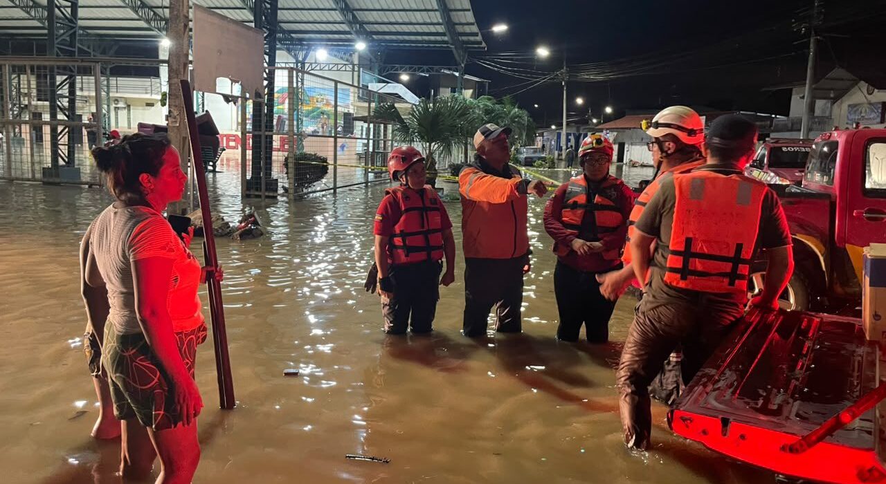 Siete ríos siguen desbordados en el país