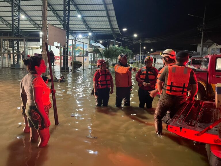 Siete ríos siguen desbordados en el país