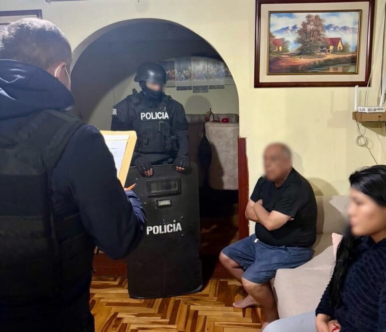 Fiscalía investiga presunta red de estafas a adultos mayores