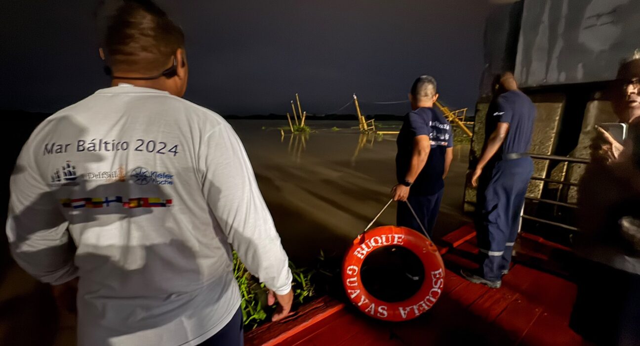 Barco turístico Morgan se hunde en el Malecón 2000, en Guayaquil