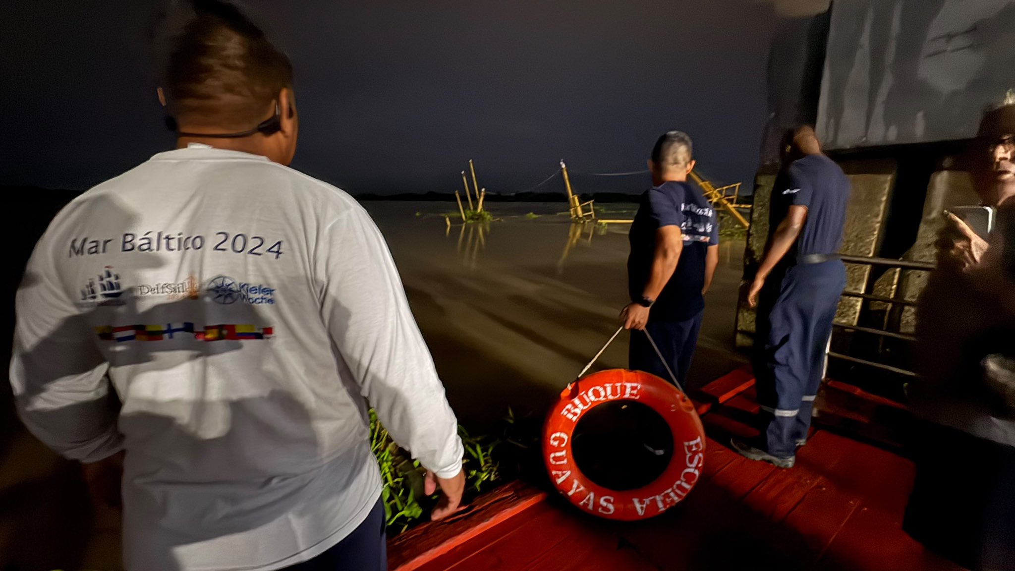 Barco turístico Morgan se hunde en el Malecón 2000, en Guayaquil