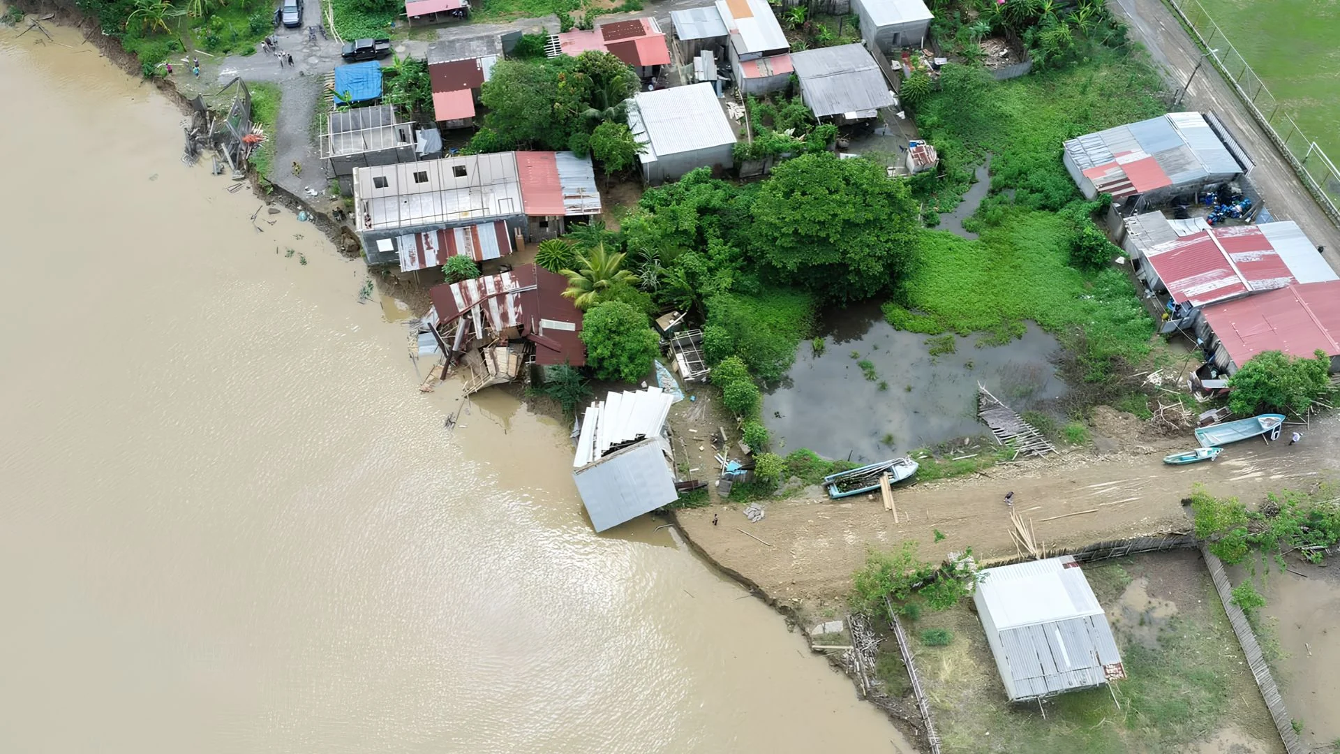 Gobierno coordina ayuda y recuperación de vías en seis provincias afectadas por las lluvias