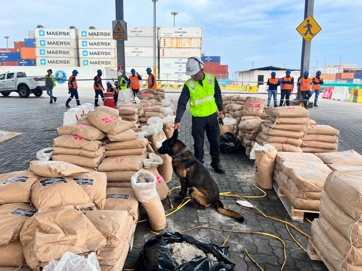 Policía incauta 748 kilos de cocaína ocultos en cemento con destino a Turquía
