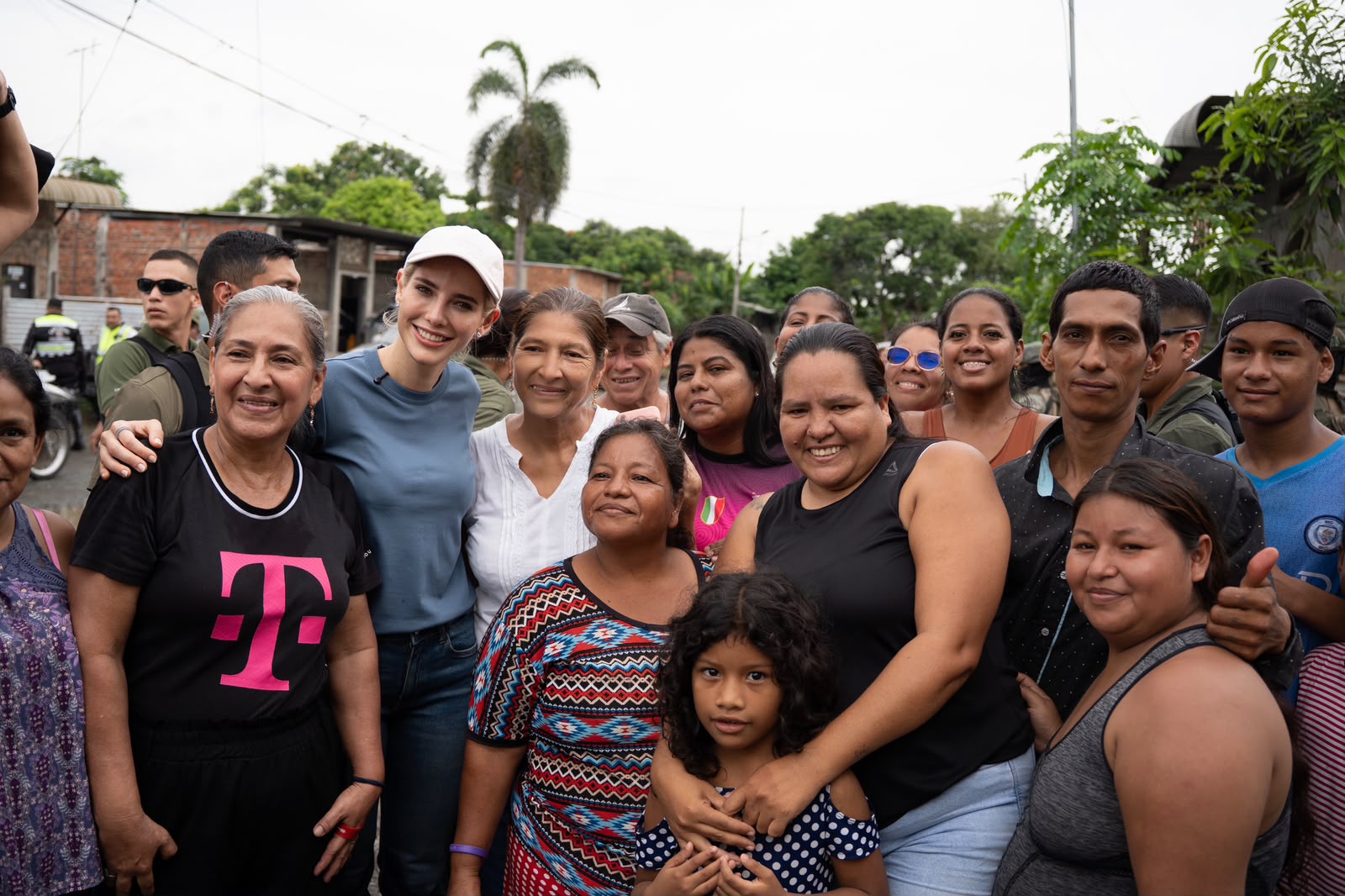 Lavinia Valbonesi y Fundación ANA entregan ayudas a familias afectadas por lluvias en Milagro