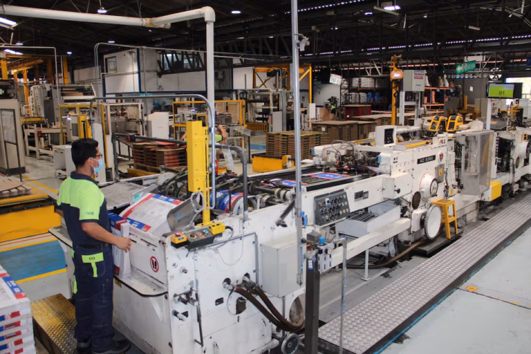 Gobierno descarta siete días consecutivos de apagones para industrias y mantiene restricciones eléctricas